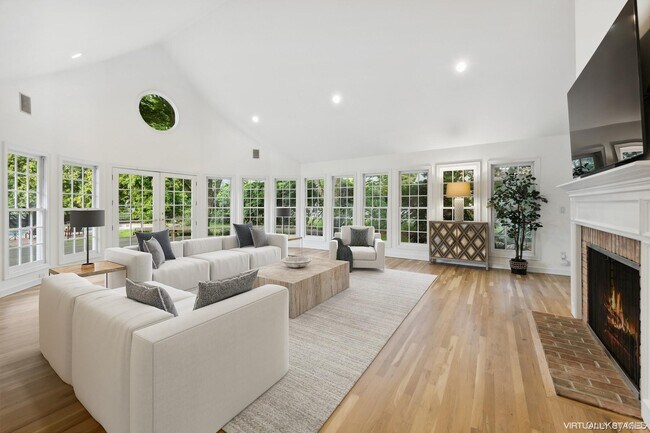 62 Beach Ln
