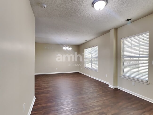 Photo - 405 White Bluff Ct