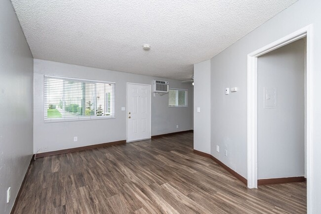 Photo - Hillsdale Village