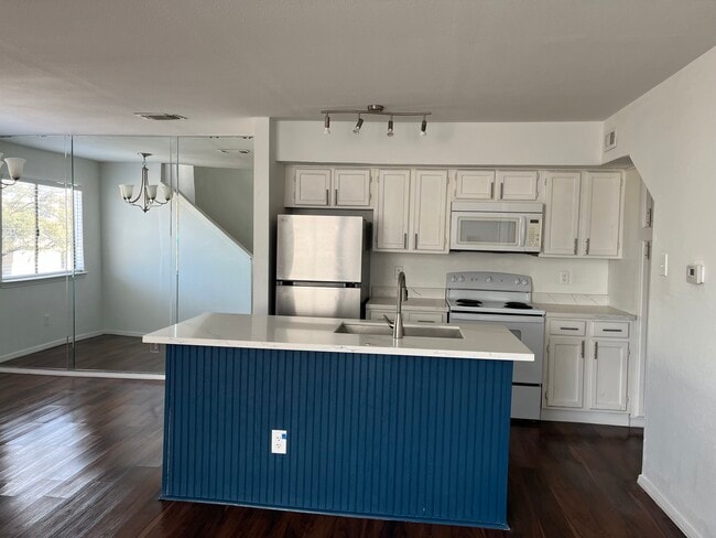 Photo - 9839 Walnut St Unidad 9839 Walnut Street #210