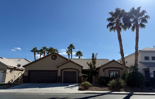 Building Photo - Green Valley Single Story 3 Bedroom 3 1/2 Bath 3 Car Garage in a Gated Community
