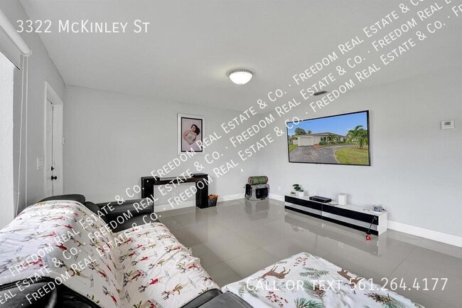 Photo - 3322 McKinley St