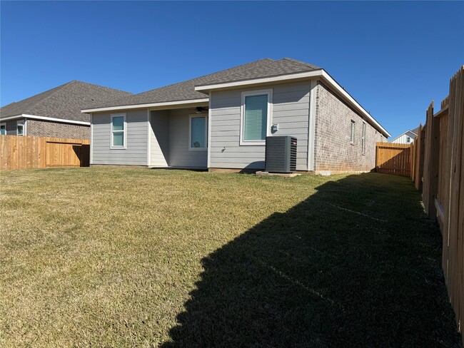 Photo - 15671 Honey Cv Dr