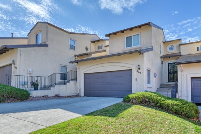 Photo - 2631 Thrush Grove