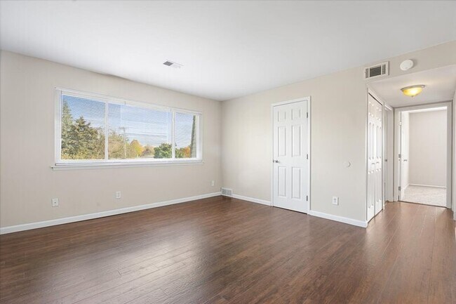 Photo - 23200 Huron River Dr