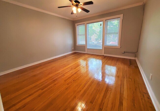 Photo - 2068 W Hutchinson St Unit 1