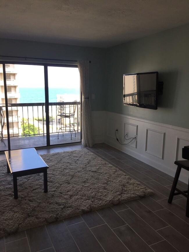 Fully Furnished 1 Bedroom Condo with an Oc... - Fully Furnished 1 Bedroom Condo with an Oc...