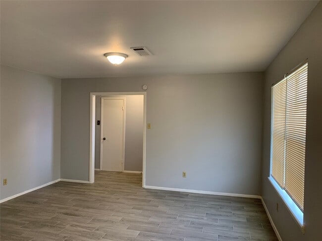 Photo - 11602 Roos Rd