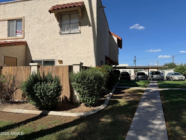 Photo - 8861 N 12th Pl