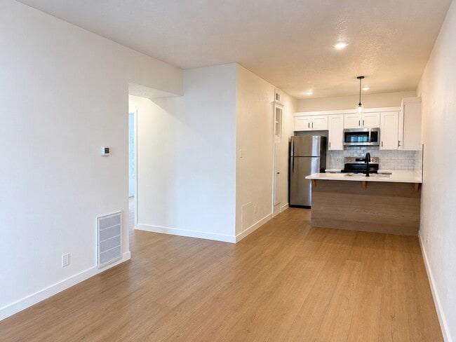 Building Photo - 4107 Lark Ln Unit B