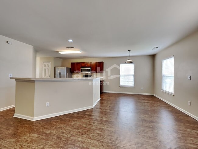 Photo - 4999 Ballantine Dr