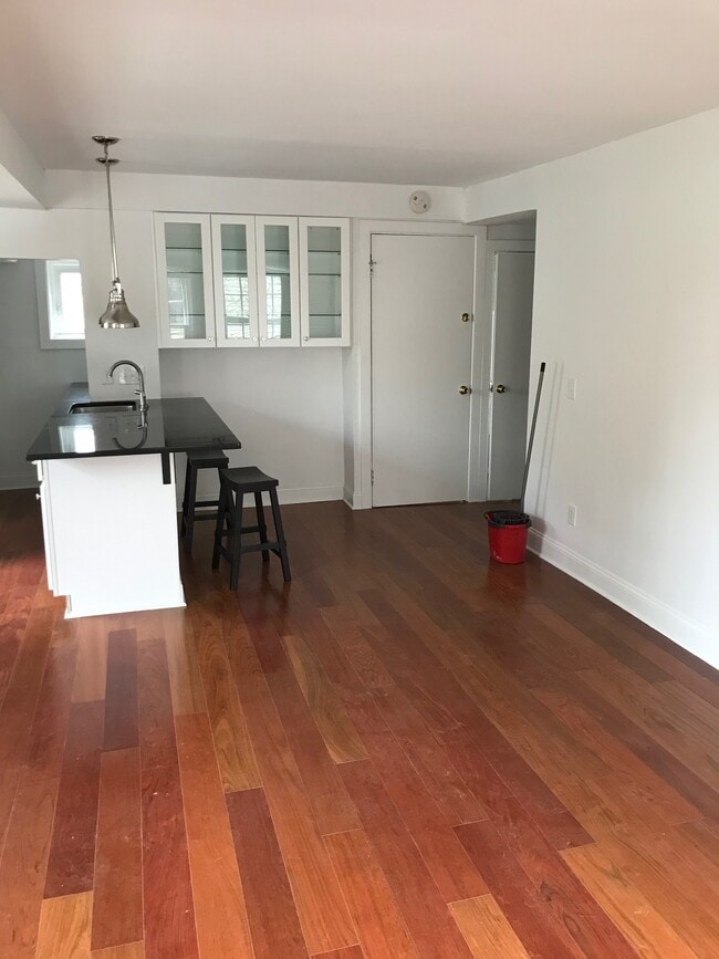 Carriage Apartment - 103 Linwood Ave