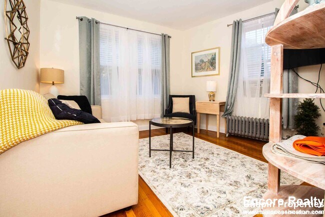 Building Photo - 191 Kent St Unit 3