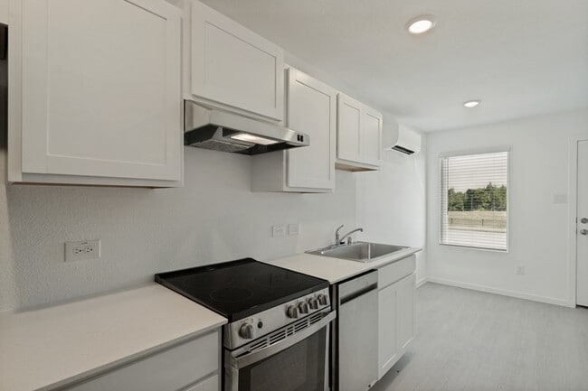 Building Photo - 1037 Bishop Creek Dr