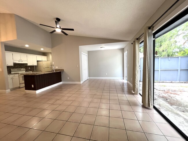 Photo - 1077 Goldenrod Rd