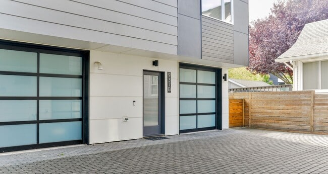 Photo - Modern 3 bed/ 2.5 bath townhome in Ballard!