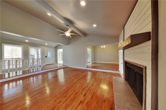 Photo - 2453 Lorrie Dr