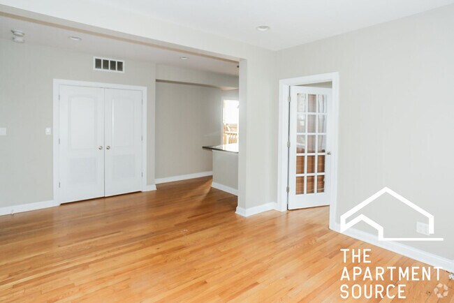 Building Photo - 3810 N Marshfield Ave Unit 1D Rental