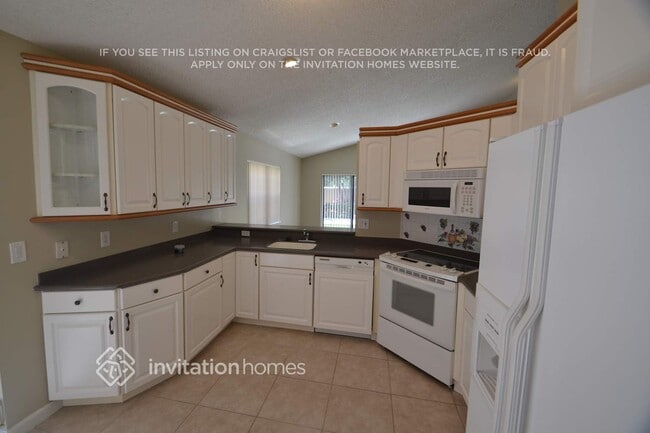 2528 La Cristal Cir