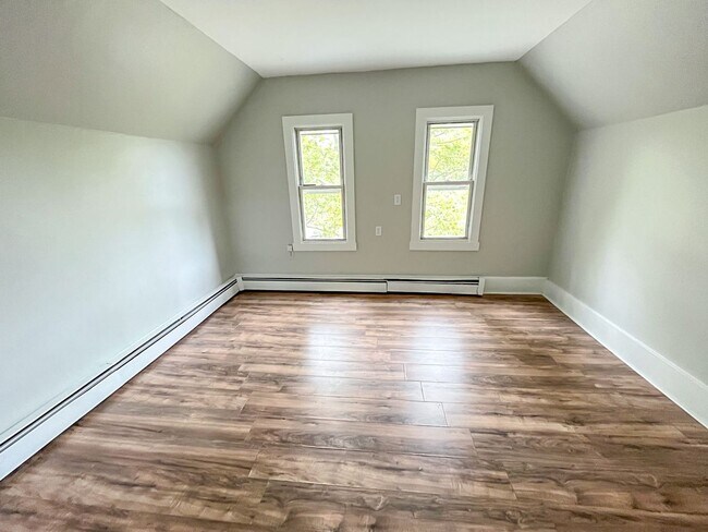 Photo - Beautiful East Rock Apt Near Modern Pizza! Unit 817 State- Apt 1