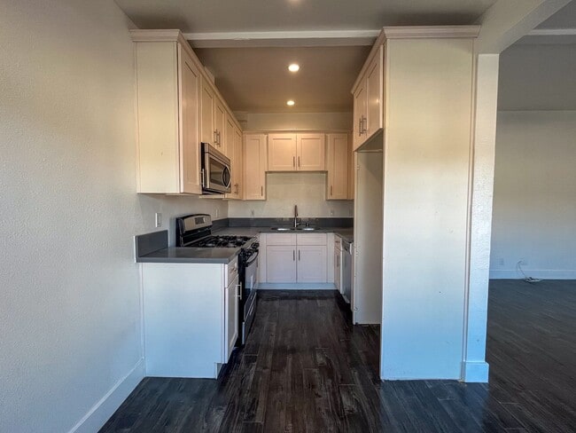 Photo - 14715 Chadron Ave