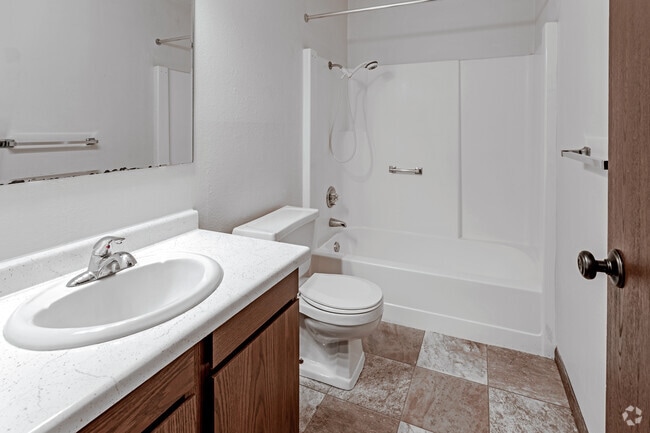 1BR, 1BA Den - 800SF - Bathroom - Clover Hill Apartments