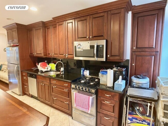 Building Photo - 592 6th Ave Rental