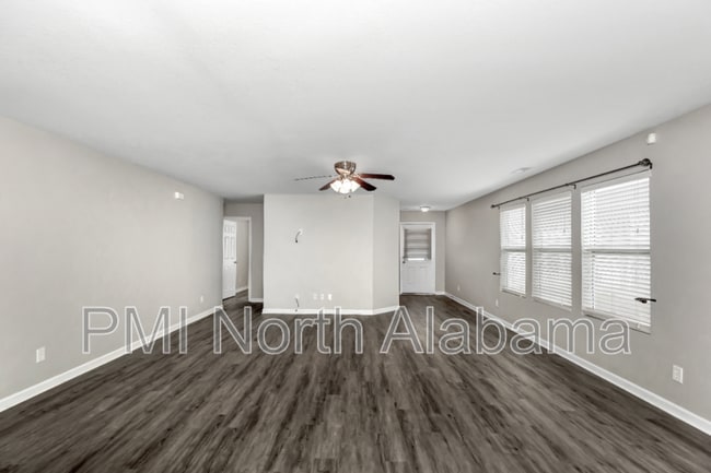 Photo - 325 Kenneth Blvd NW