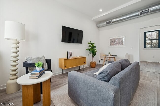 Building Photo - 70 Roseville Ave