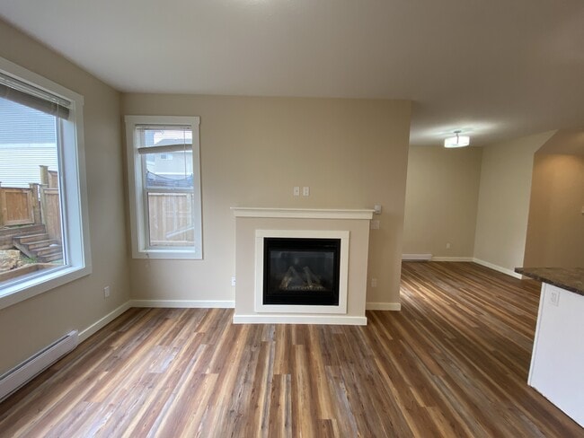 Photo - 1616-1688 88 Ave