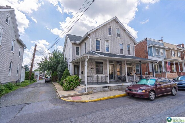 Building Photo - 128 N 4th St Rental