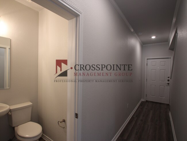 Photo - Stunning 2 Bed 2.5 Bath 1 Car Garage Townhome in Tyler!