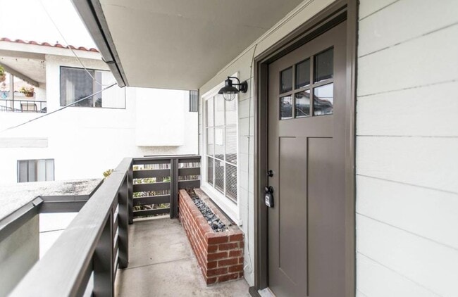 Building Photo - 507 Avenida Victoria Unit 3