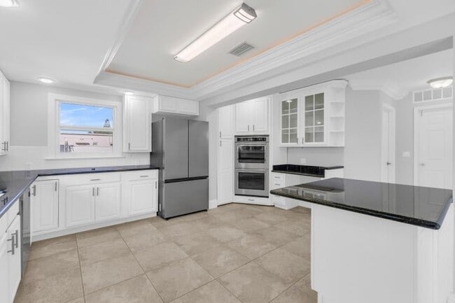 Building Photo - 1180 SW 17th St