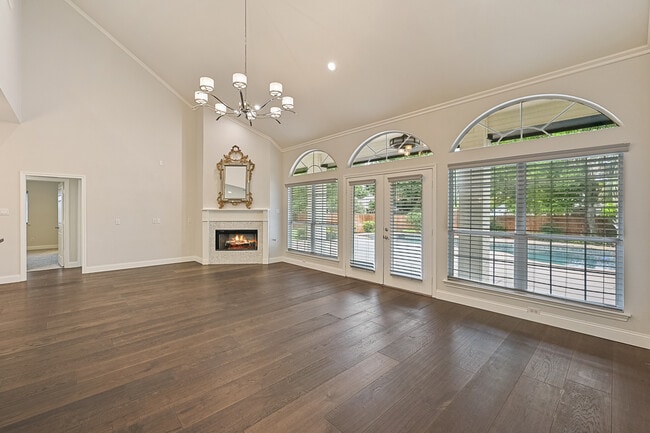 Photo - 711 Saratoga Dr