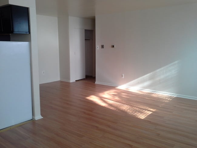 Photo - Benton Court Apartments