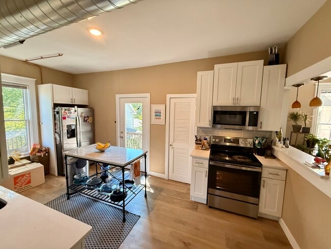 Kitchen - 1327 Jefferson St NE Unit 2
