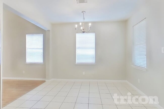 Photo - 2011 Rycroft Dr