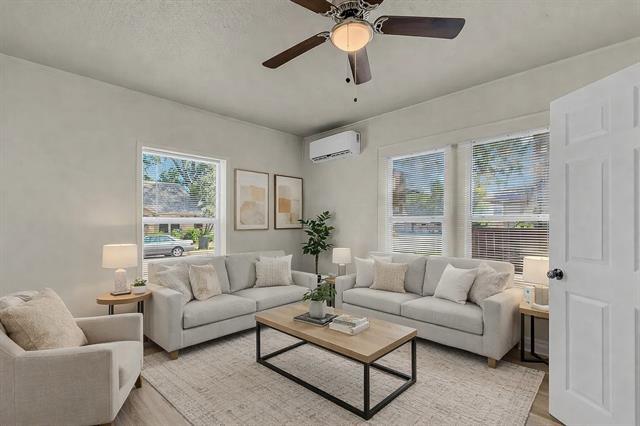 Photo - 305 NW 23rd St