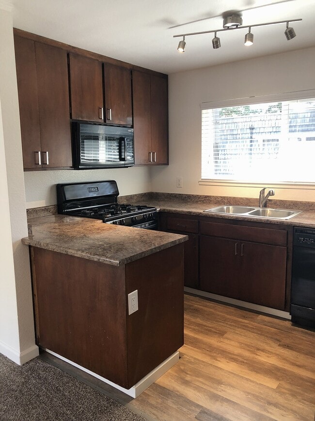 Photo - Cedarwood Apartments