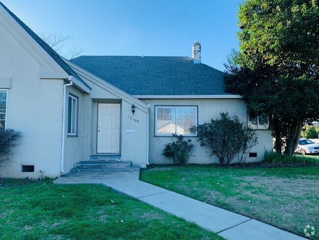 Building Photo - 1330 H St Unit 1330 H STREET #B Rental