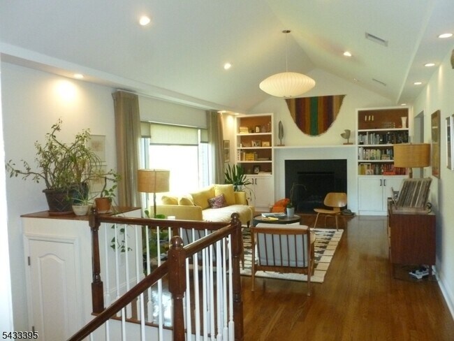 Photo - 48 Woodmont Rd
