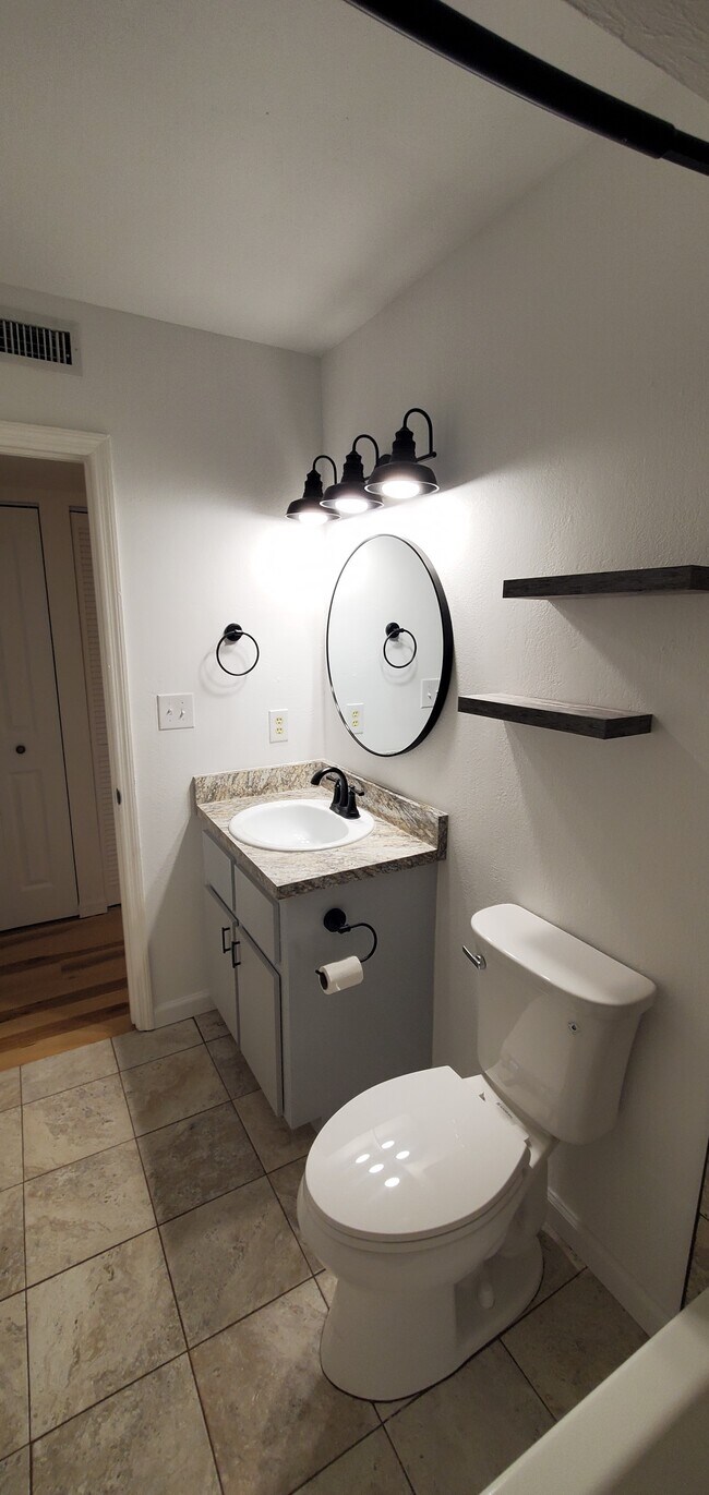 Photo - 2001 NW 6th St