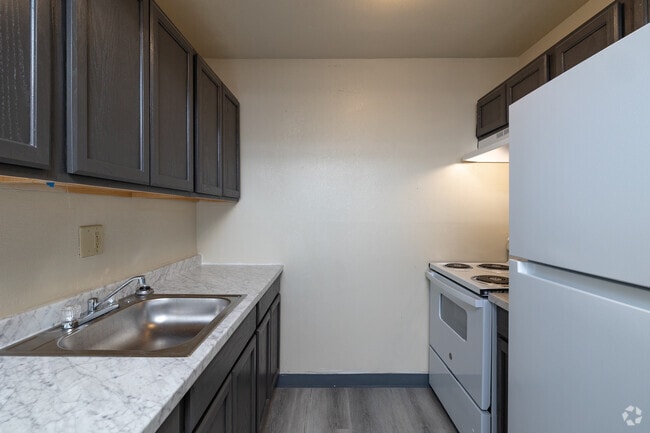 2BR, 1BA - 825SF - Kitchen