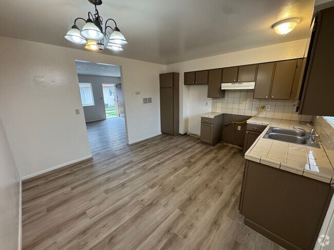 Building Photo - 516 N M St Unit #3 Rental