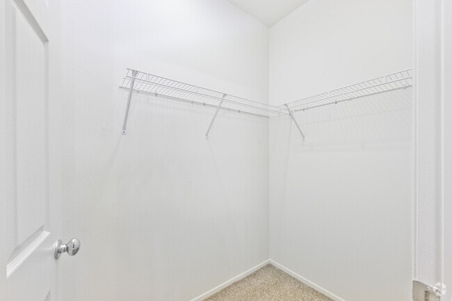 2BR, 2BA - 926SF - Primary Bedroom Closet