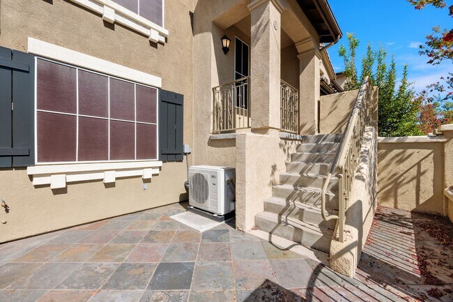10410 Duxbury Ln