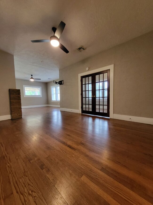 Photo - PRELEASING July 2026 - (3-4) Bed/(2) Bath ...