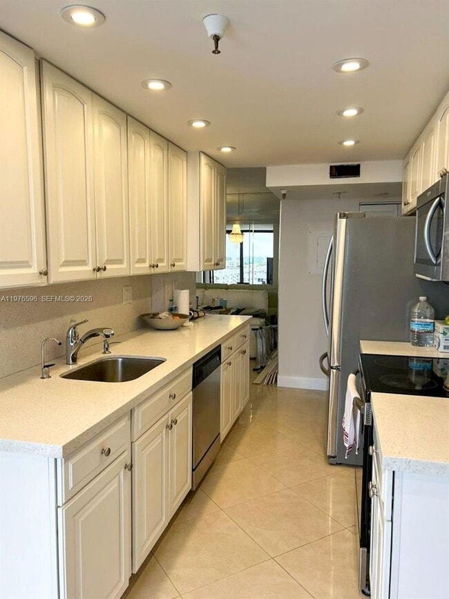 Photo - 290 174th St St Unit 902