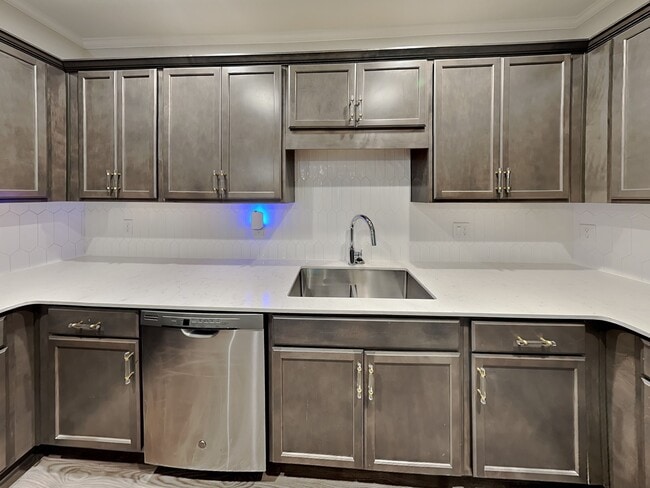 Photo - 1777 Temple Ave